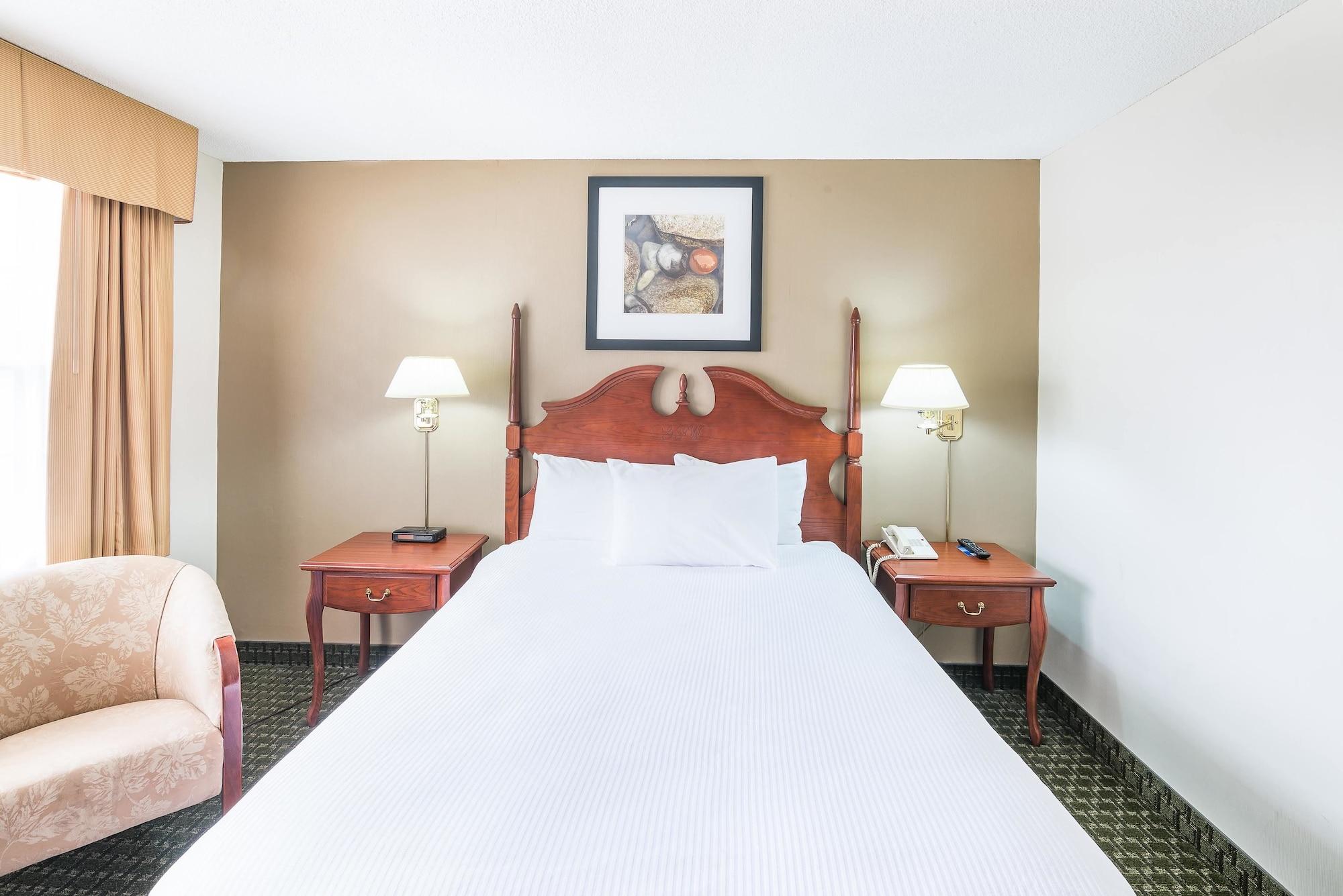 Ramada By Wyndham Thunder Bay Airlane Hotel Buitenkant foto