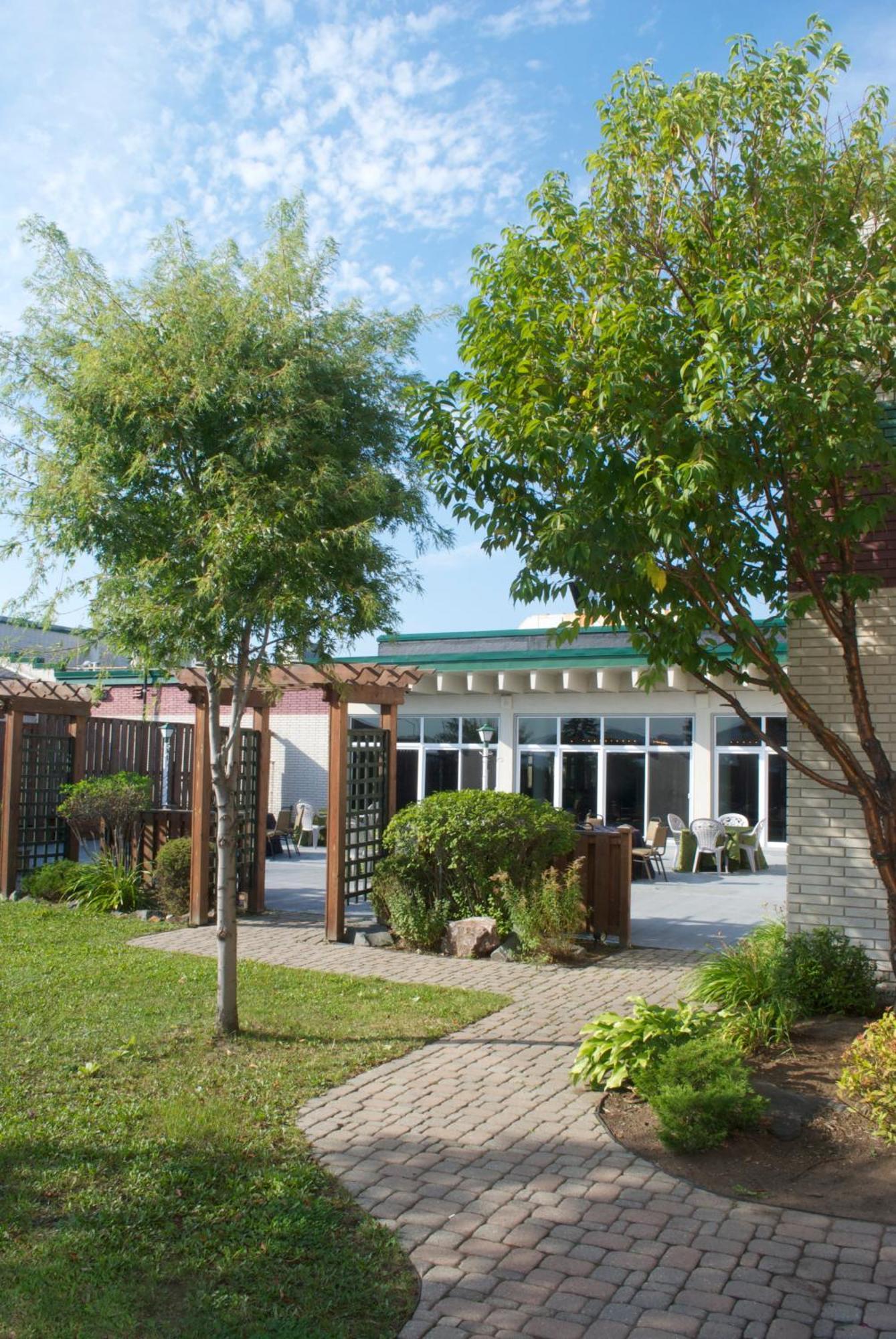 Ramada By Wyndham Thunder Bay Airlane Hotel Buitenkant foto
