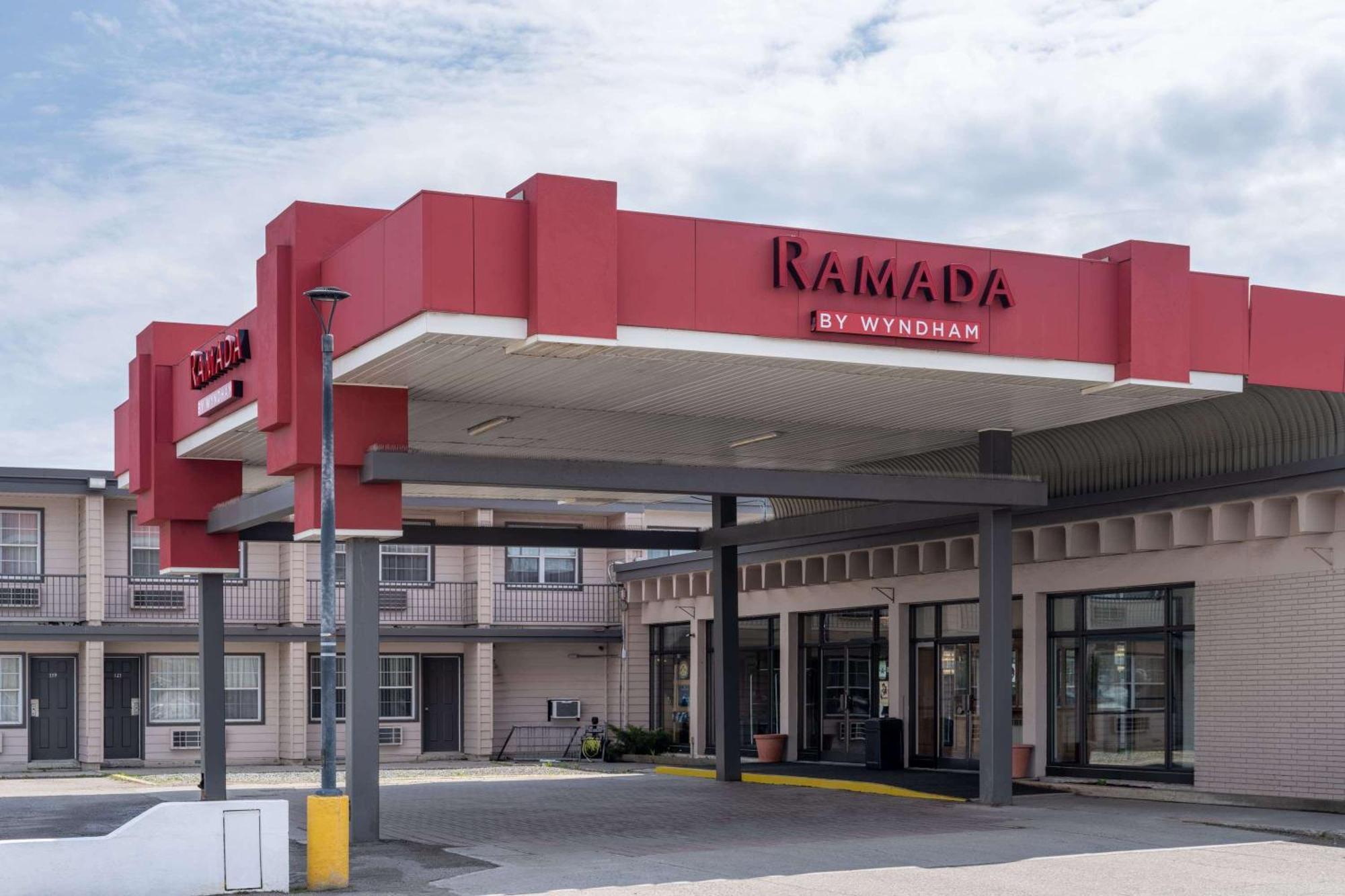 Ramada By Wyndham Thunder Bay Airlane Hotel Buitenkant foto