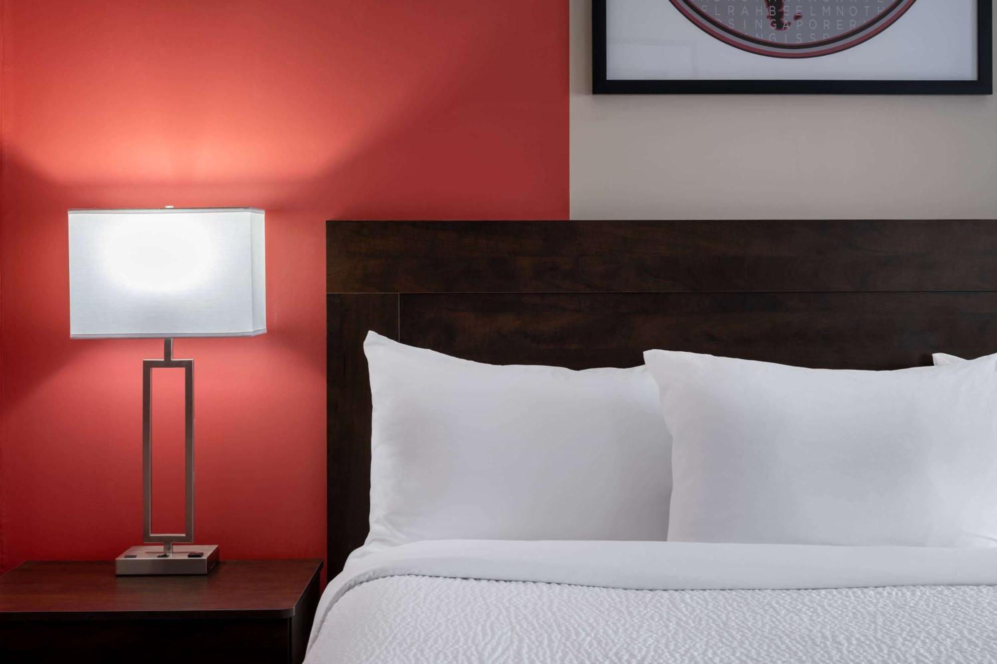 Ramada By Wyndham Thunder Bay Airlane Hotel Buitenkant foto