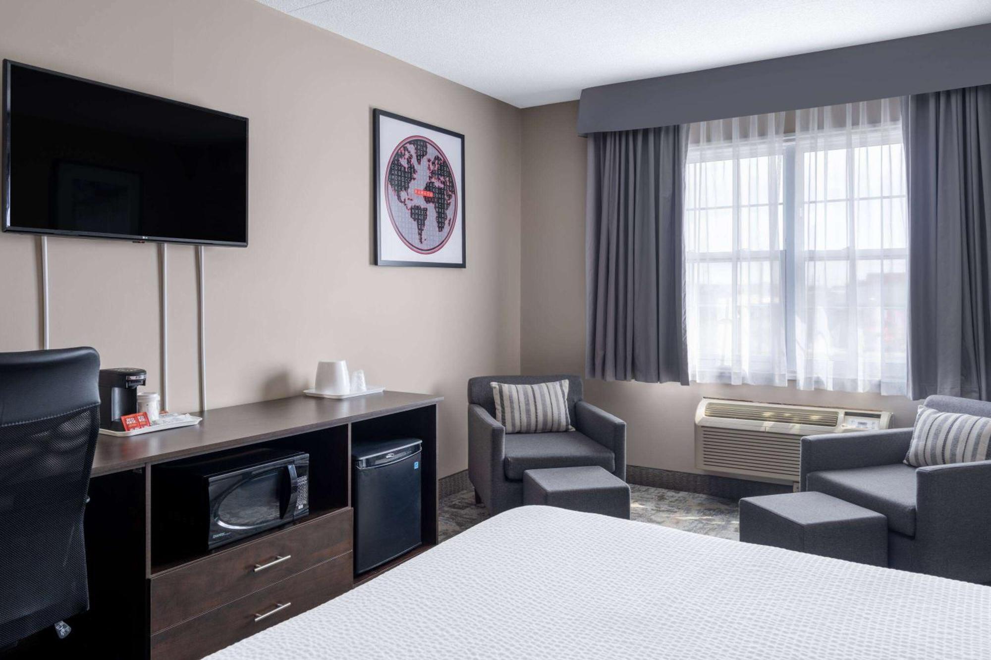 Ramada By Wyndham Thunder Bay Airlane Hotel Buitenkant foto