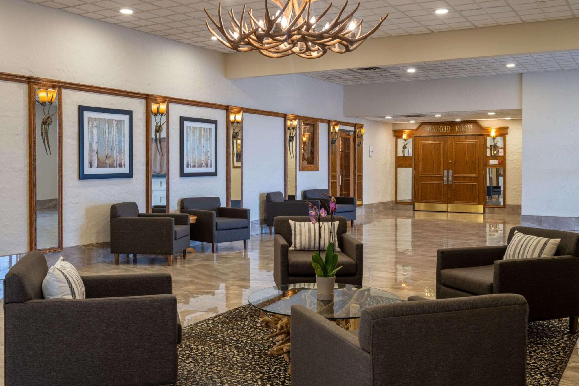 Ramada By Wyndham Thunder Bay Airlane Hotel Buitenkant foto