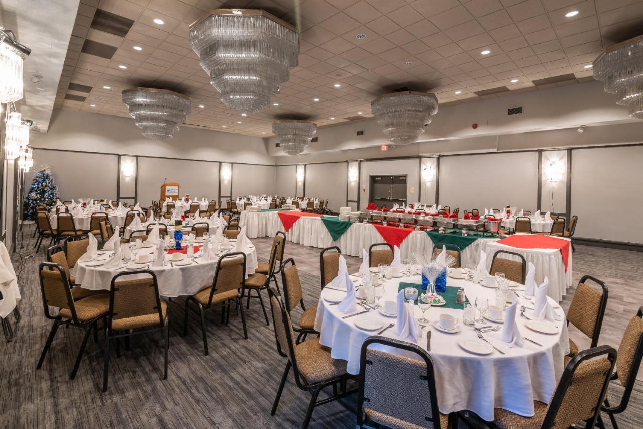Ramada By Wyndham Thunder Bay Airlane Hotel Buitenkant foto