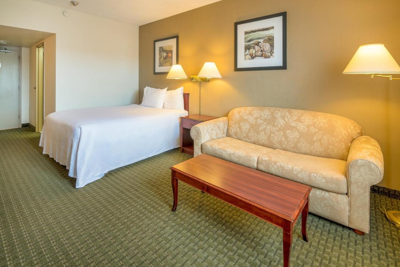 Ramada By Wyndham Thunder Bay Airlane Hotel Buitenkant foto