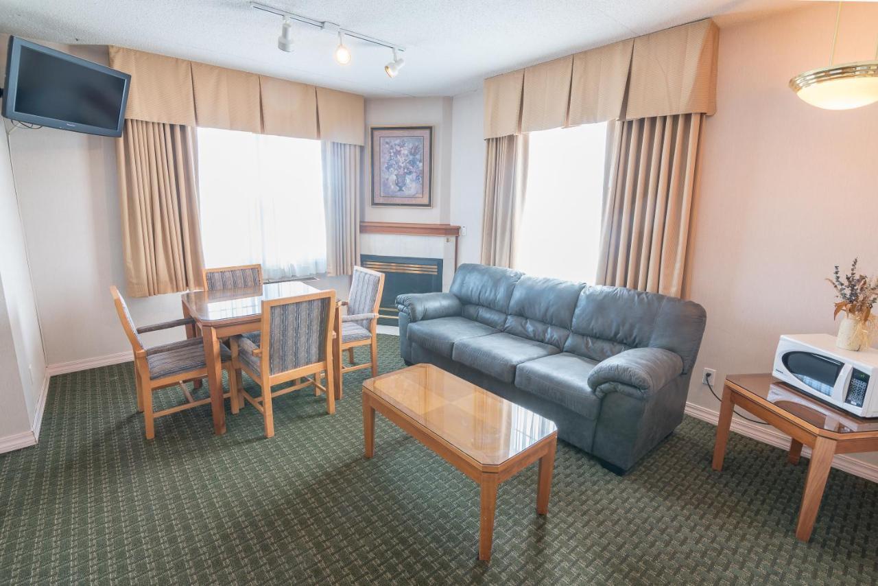 Ramada By Wyndham Thunder Bay Airlane Hotel Buitenkant foto