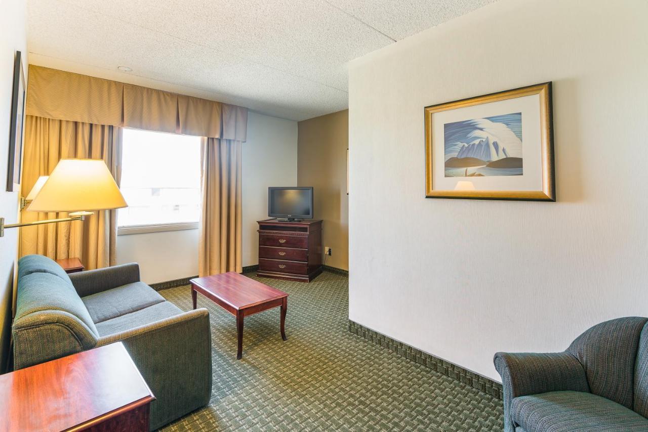 Ramada By Wyndham Thunder Bay Airlane Hotel Buitenkant foto